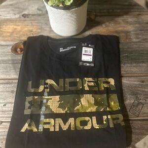 ‼️SOLD‼️ Under Armour Men's Black and Gold Graphic Tee. BRAND NEW with TAGS